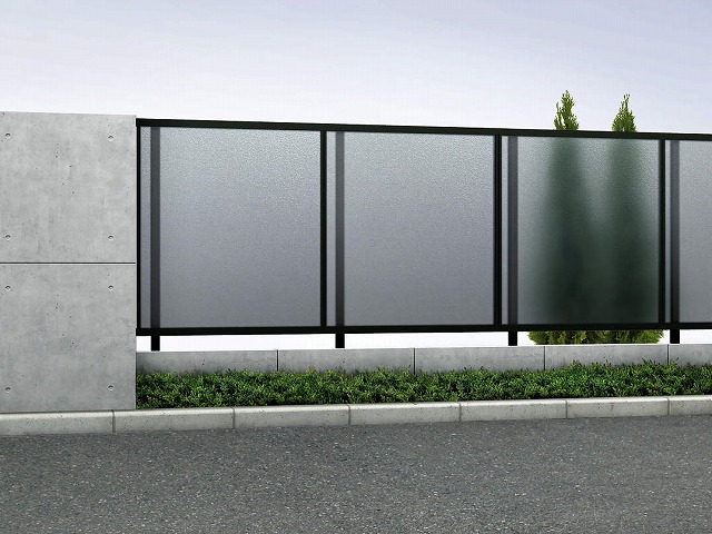 ↑ルシアス フェンス J01型 ポリカパネル T120 B7(自由柱施工_商品単体外観_XFB70456