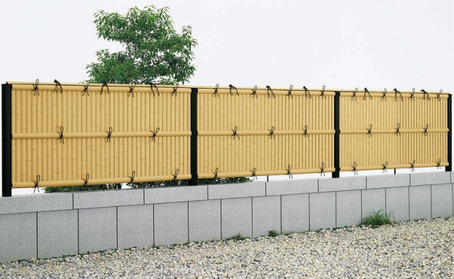 ↑竹垣風フェンス麗シリーズ 建仁寺垣〈両面タイプ T100 間仕切柱施工 BT B7_1980_XFBT0364