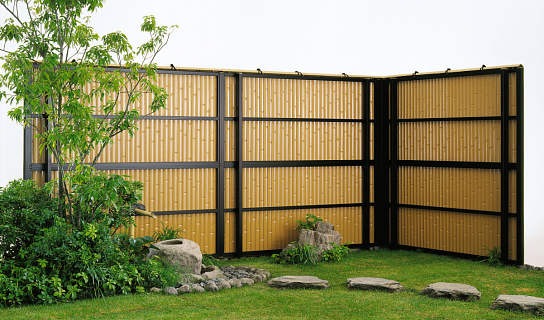 ↑竹垣風フェンス麗シリーズ 建仁寺垣〈片面タイプ T180 自由柱施工 BT B7〈家屋側_1980_X14409